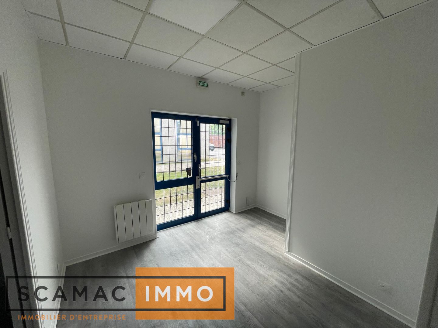 local d'activités de 240m², Lisses (Essonne)