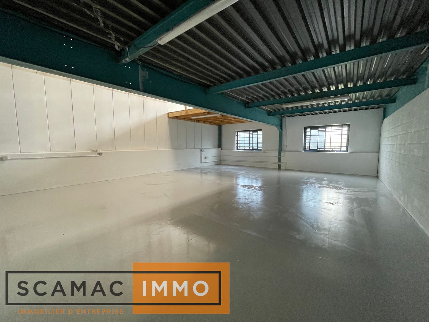 local d'activités de 211m², Lisses (Essonne)