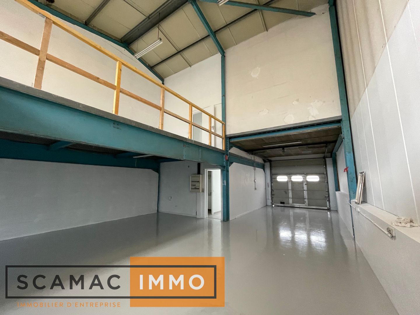 Local d'activités de 211 m², Lisses