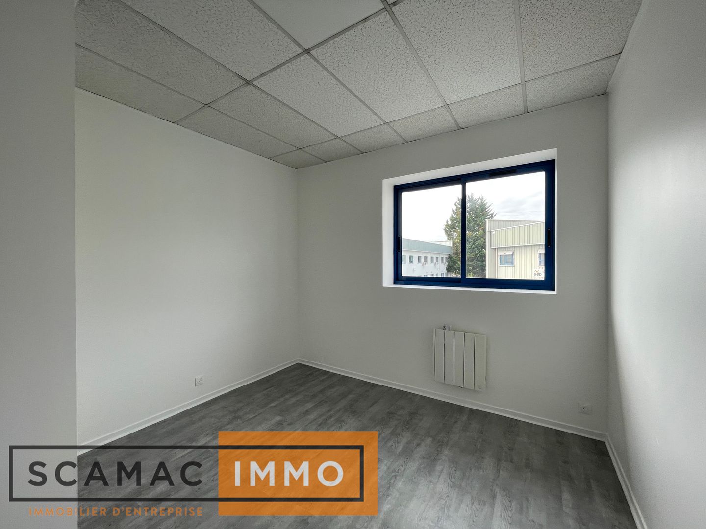 local d'activités de 211m², Lisses (Essonne)