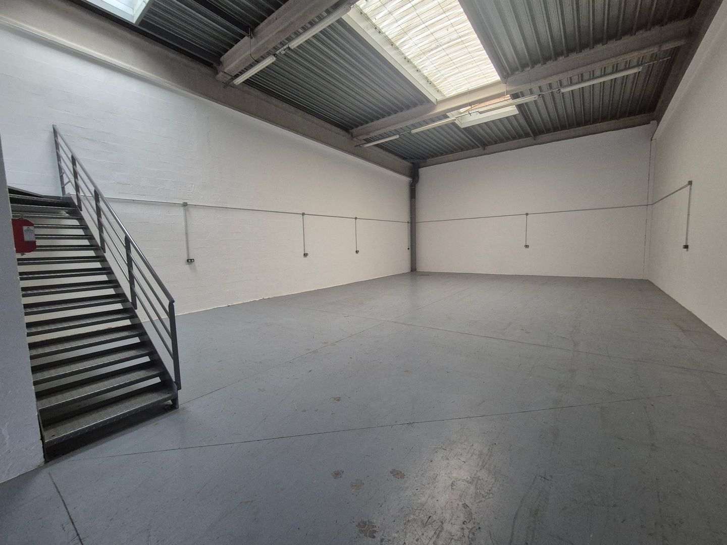 local d'activités de 195m², Chambly (Oise)