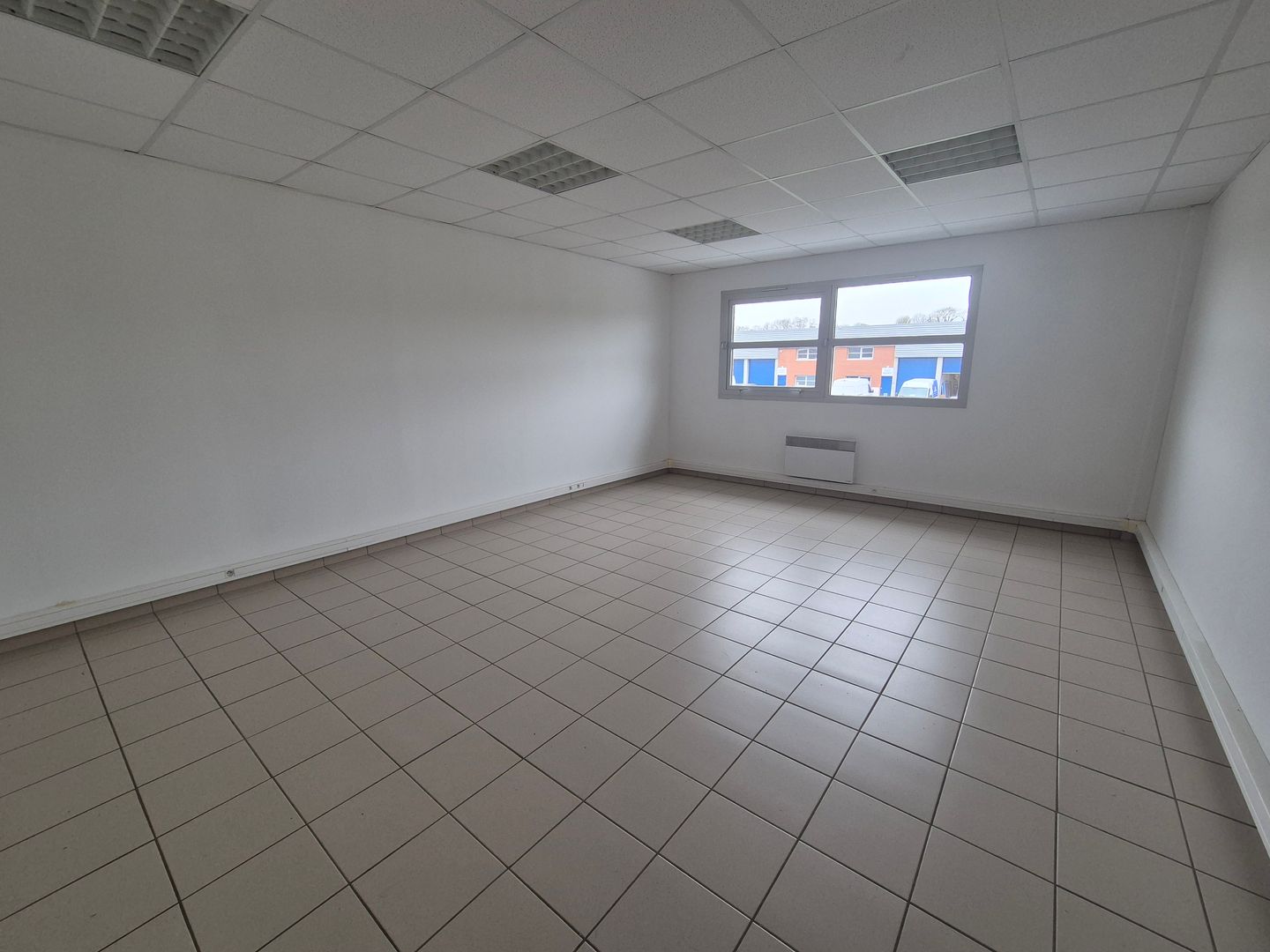 local d'activités de 195m², Chambly (Oise)