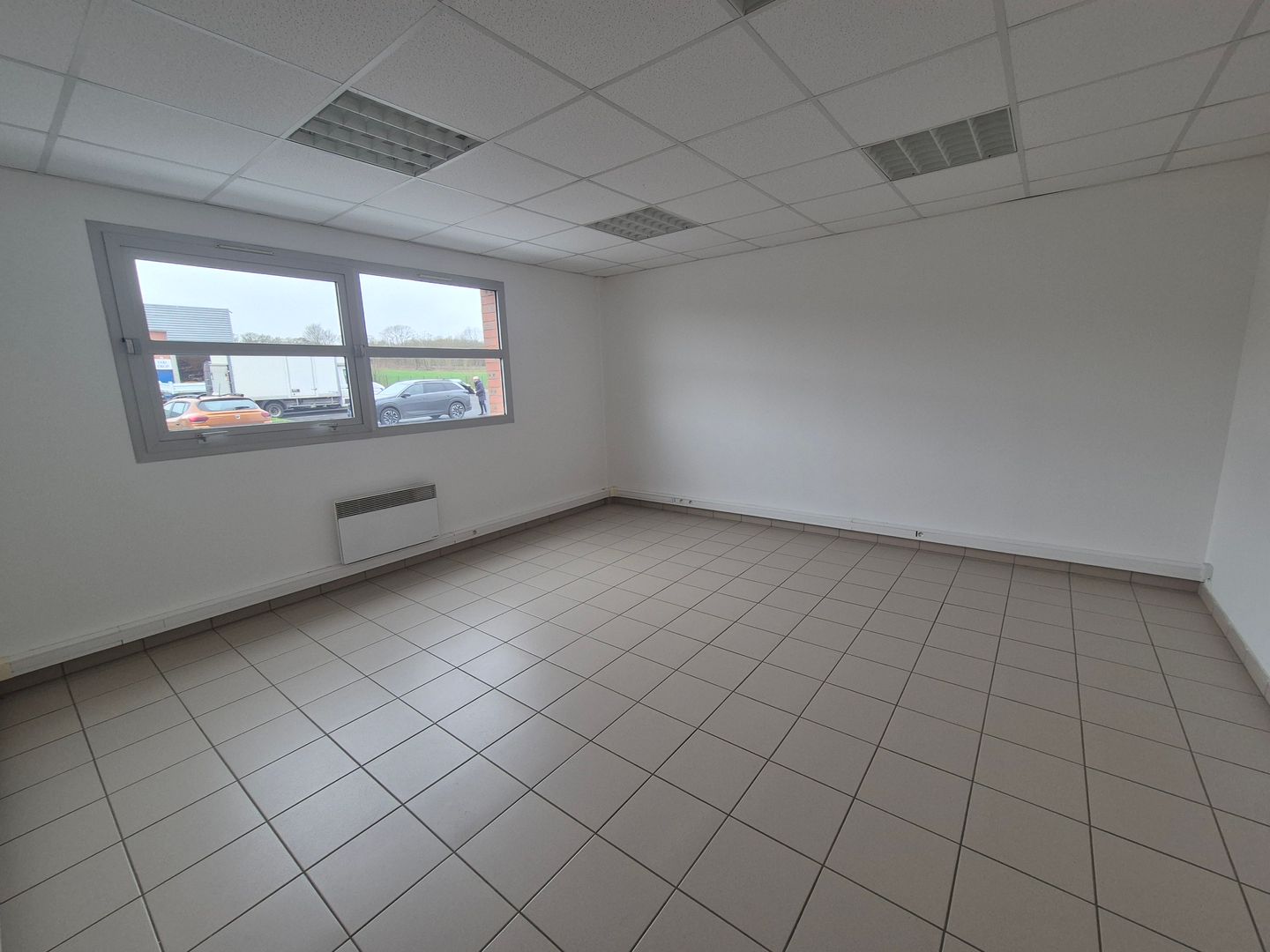 local d'activités de 195m², Chambly (Oise)