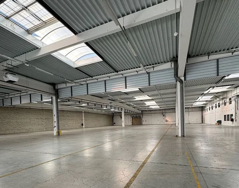 local d'activités de 4&nbsp;578m², Ferrières-en-Brie (Seine-et-Marne)