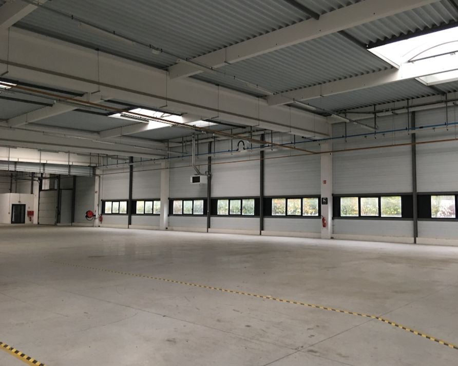 local d'activités de 4&nbsp;578m², Ferrières-en-Brie (Seine-et-Marne)