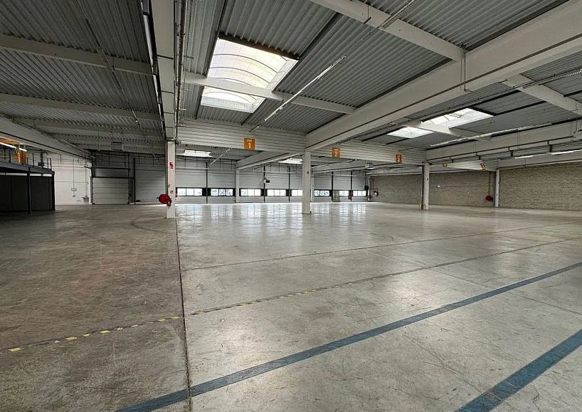 local d'activités de 4&nbsp;578m², Ferrières-en-Brie (Seine-et-Marne)
