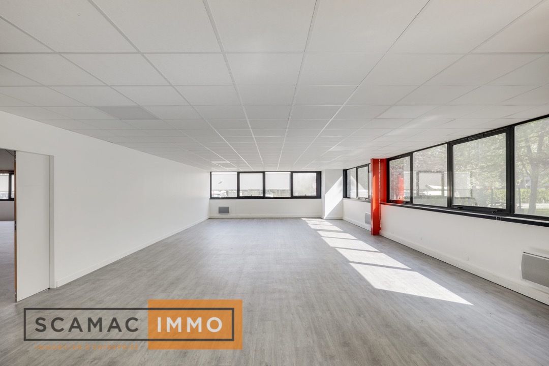 local d'activités de 732m², Villebon-sur-Yvette (Essonne)