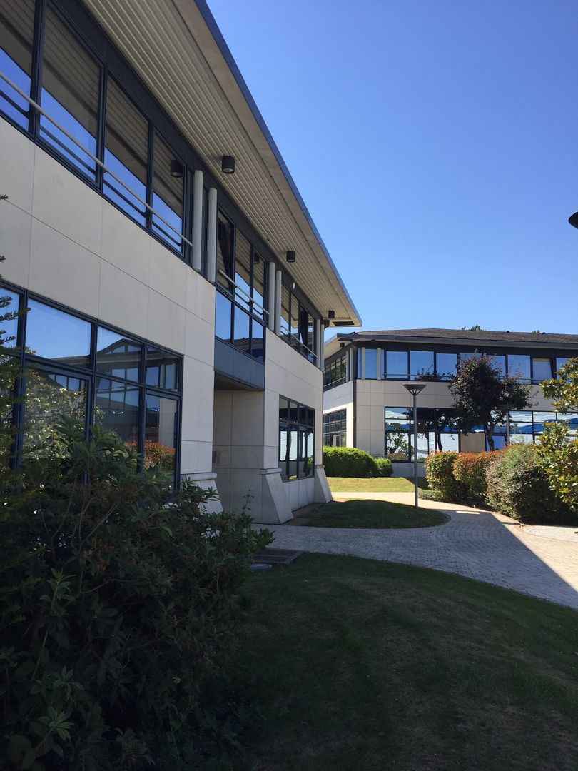 local d'activités de 795m², Trappes (Yvelines)