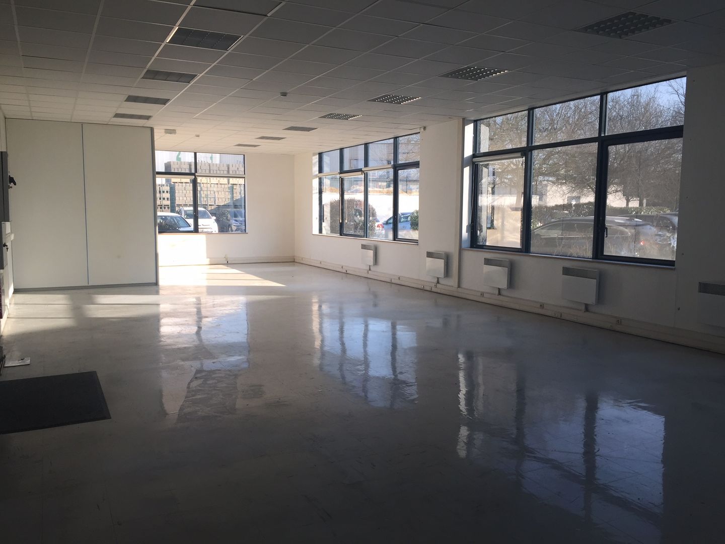 local d'activités de 795m², Trappes (Yvelines)