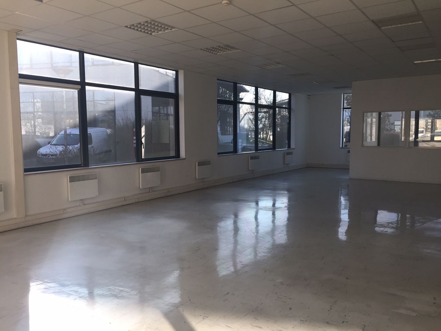 local d'activités de 795m², Trappes (Yvelines)