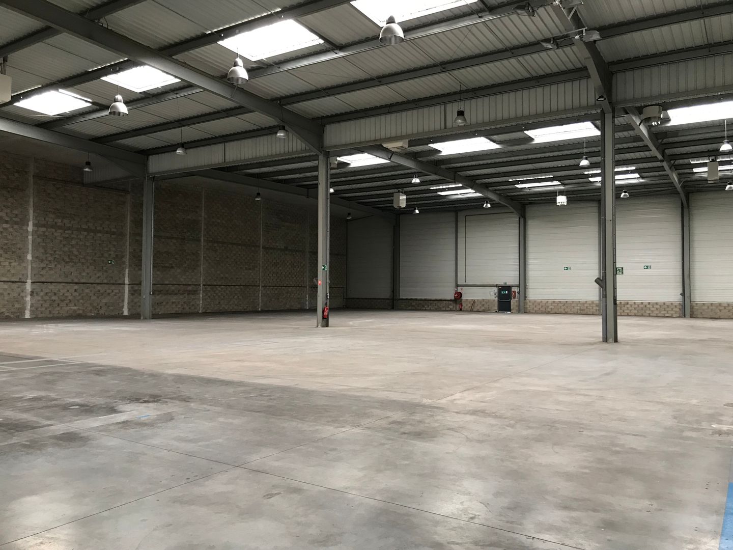 local d'activités de 220m², Trappes (Yvelines)