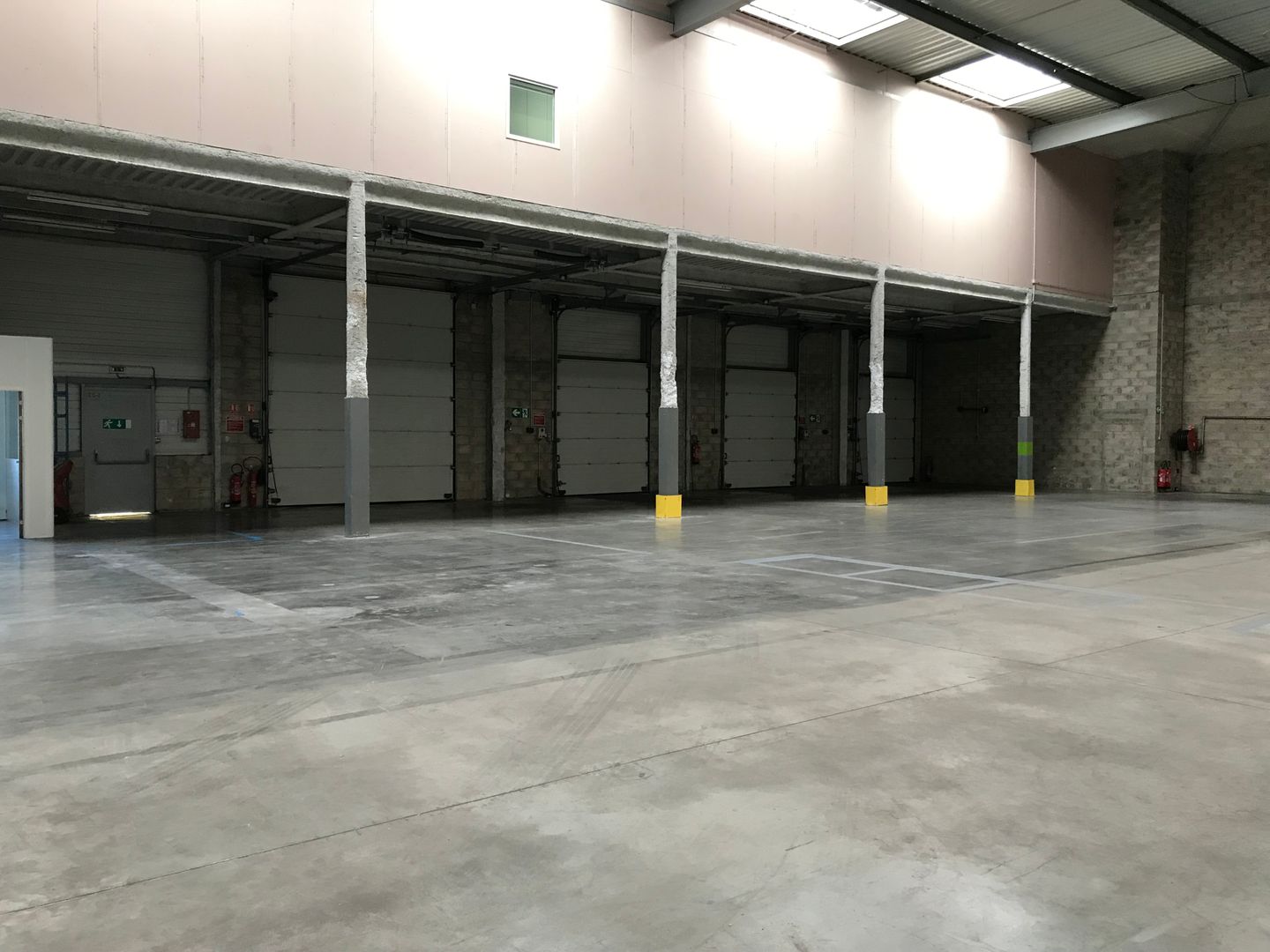 local d'activités de 220m², Trappes (Yvelines)