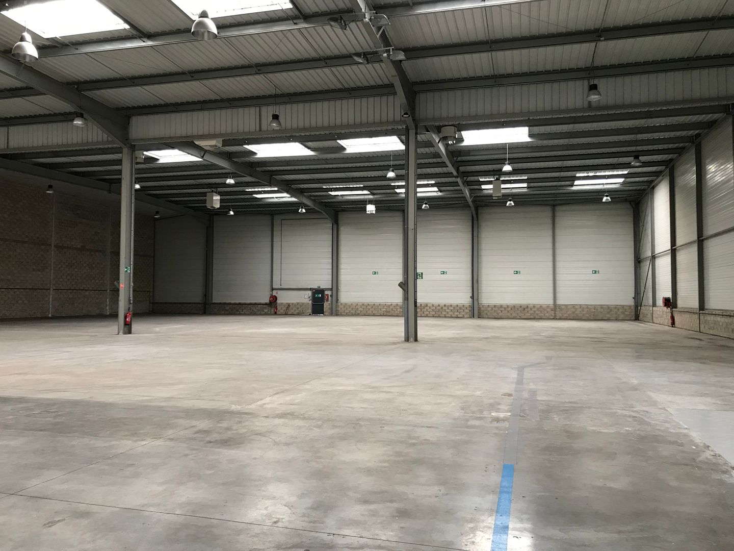 local d'activités de 284m², Trappes (Yvelines)