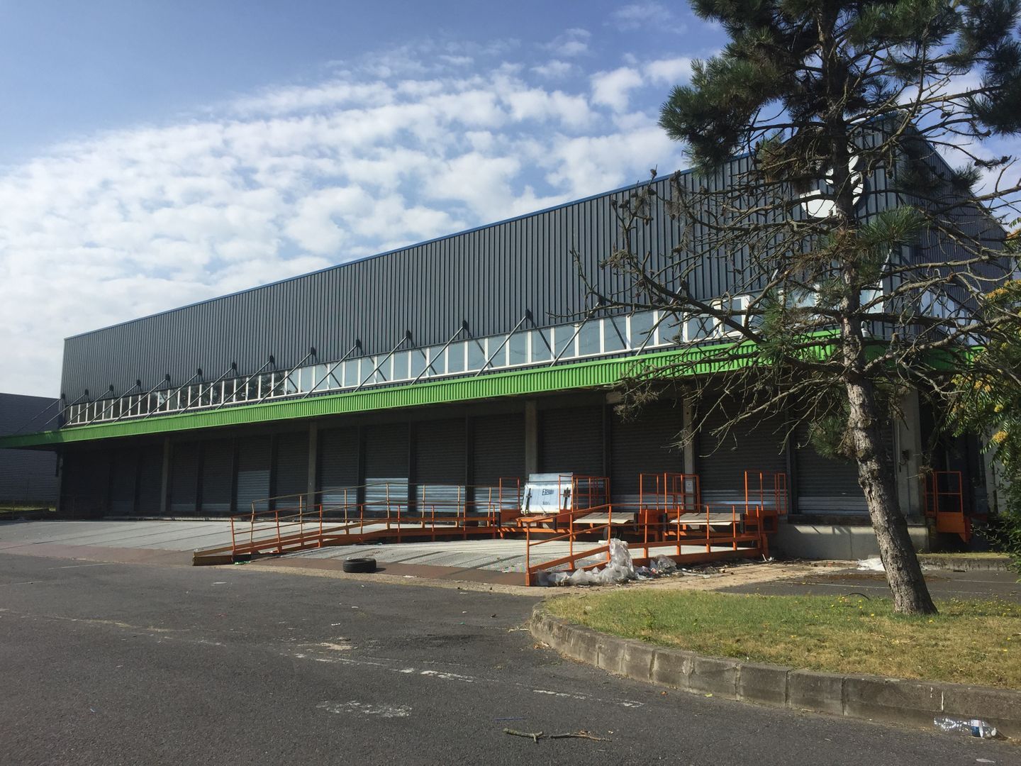 entrepôt de 5 913m², Saint-Ouen-l'Aumône (Val-d'Oise)