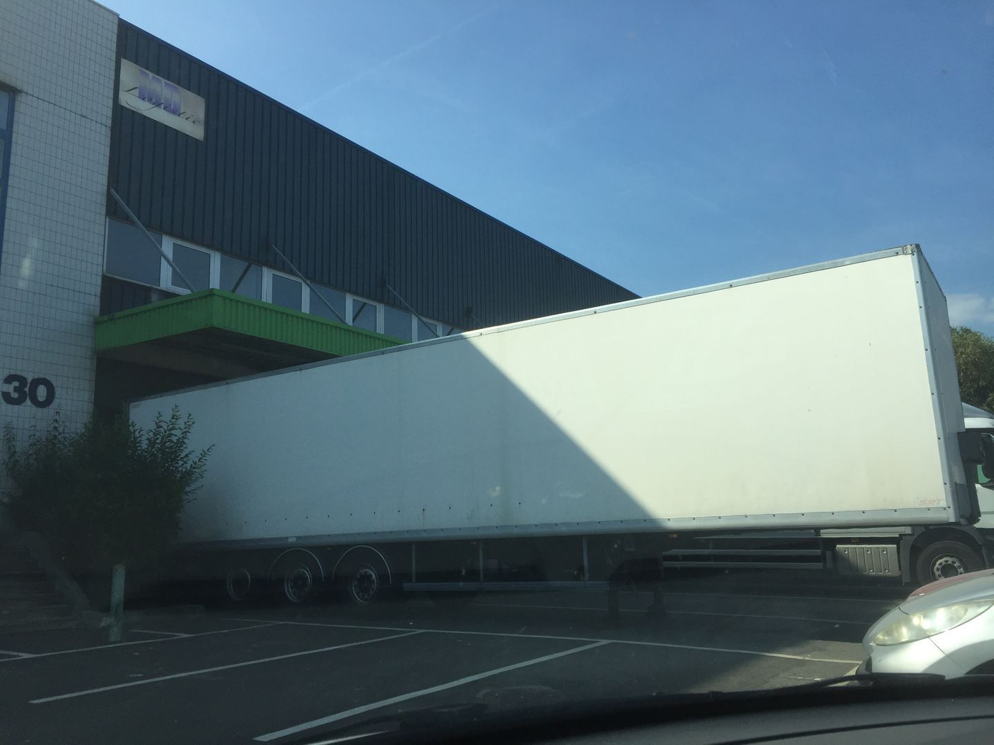 entrepôt de 5 913m², Saint-Ouen-l'Aumône (Val-d'Oise)