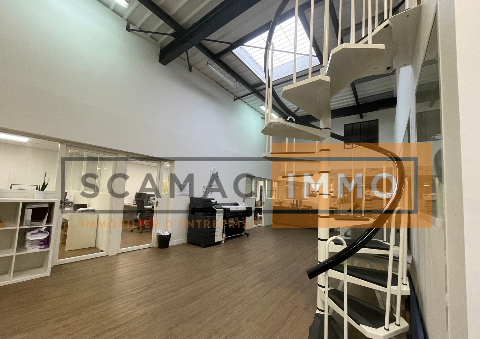 local d'activités de 586m², Saint-Thibault-des-Vignes (Seine-et-Marne)