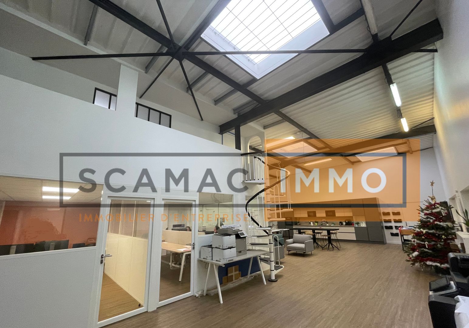 local d'activités de 586m², Saint-Thibault-des-Vignes (Seine-et-Marne)