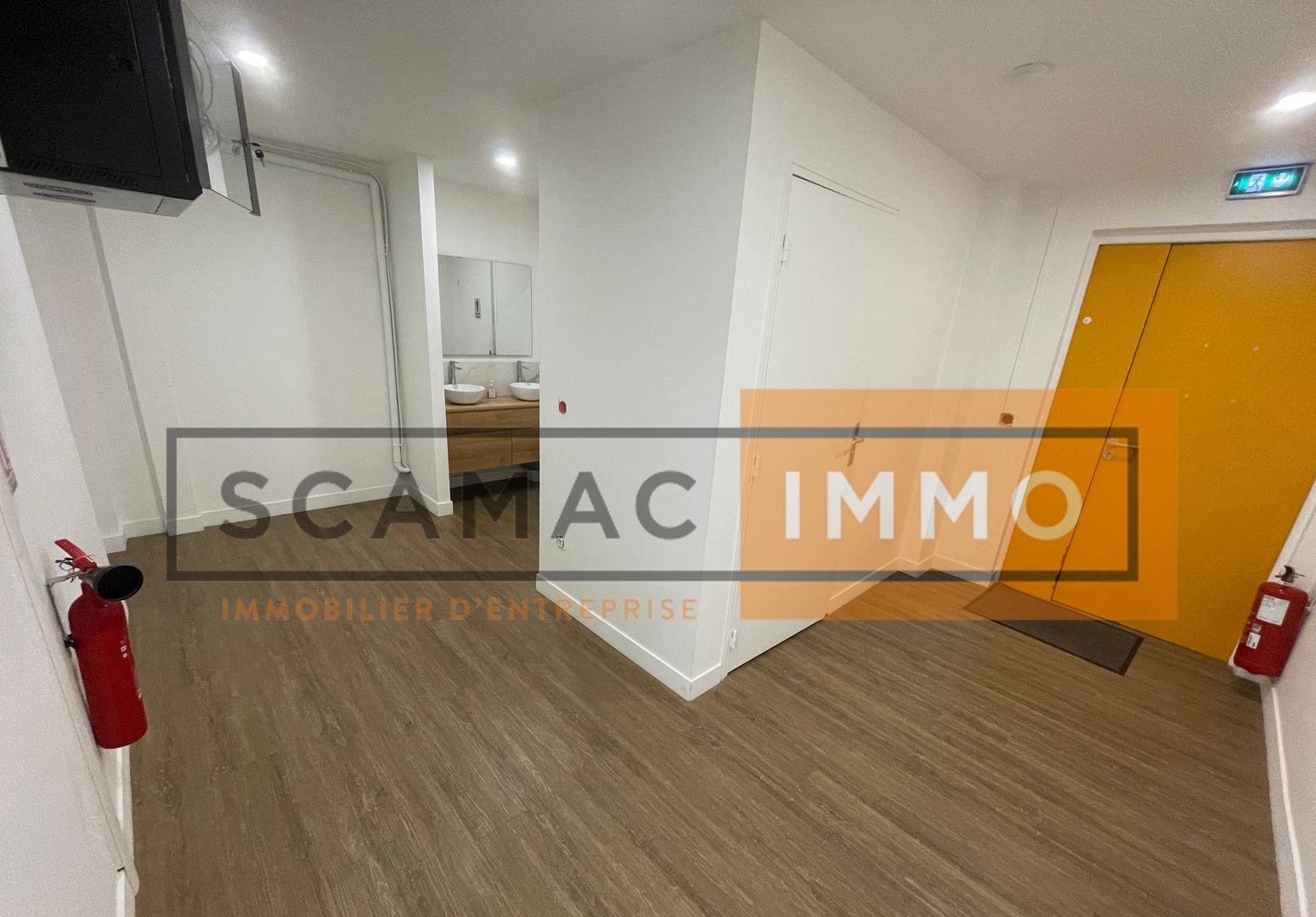 local d'activités de 586m², Saint-Thibault-des-Vignes (Seine-et-Marne)