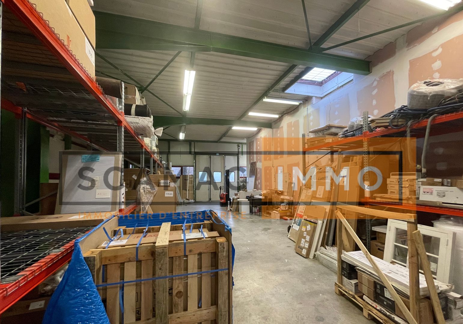 local d'activités de 586m², Saint-Thibault-des-Vignes (Seine-et-Marne)