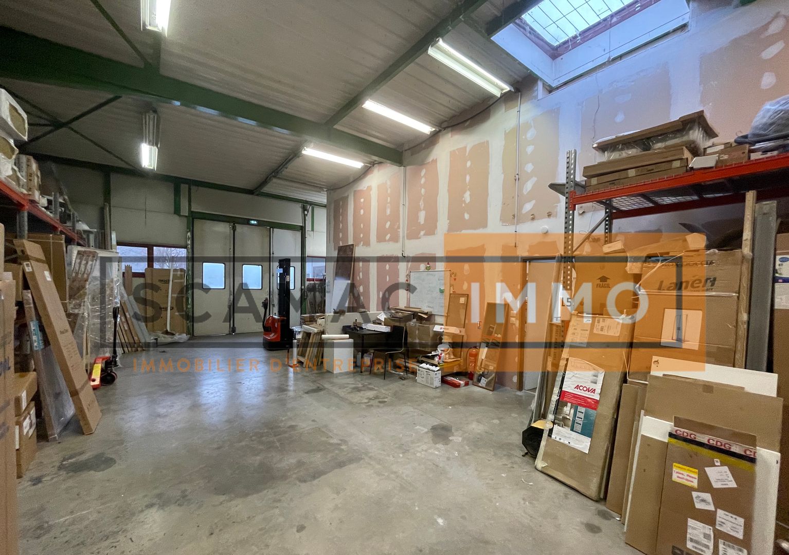 local d'activités de 586m², Saint-Thibault-des-Vignes (Seine-et-Marne)