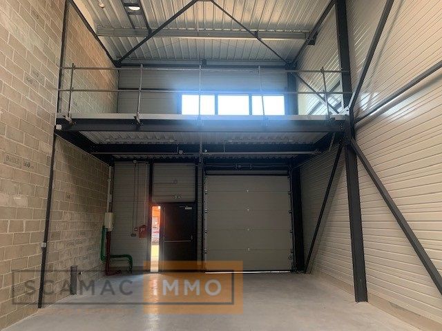 local d'activités de 99m², Mennecy (Essonne)