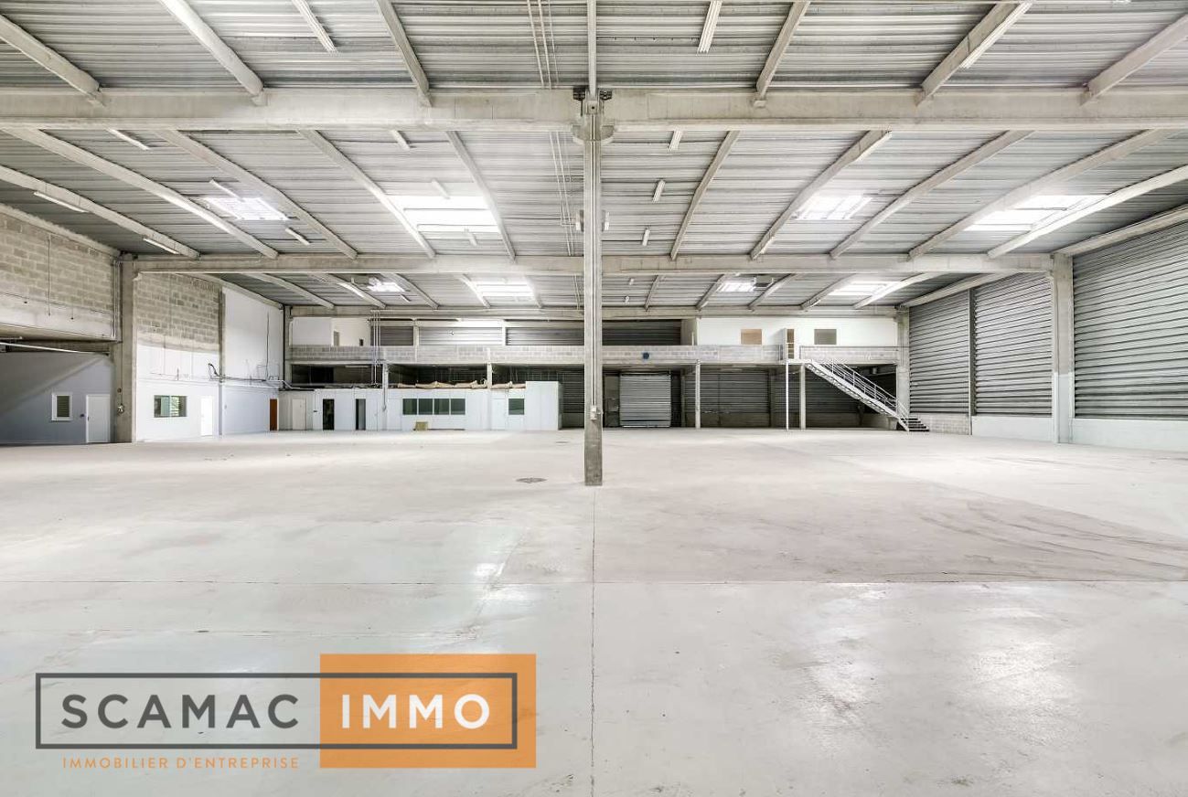 entrepôt de 2&nbsp;400m², Courcouronnes (Essonne)