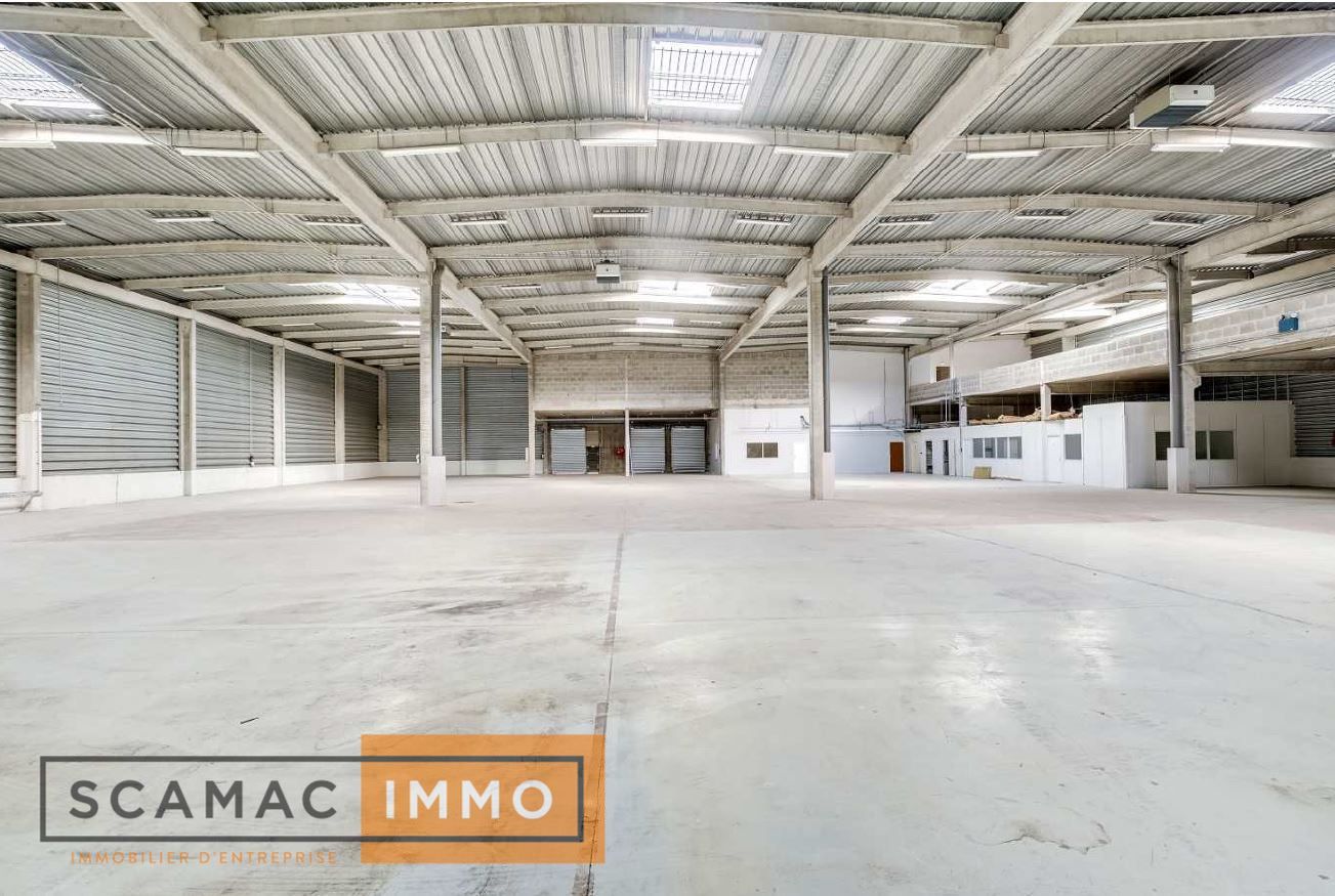 entrepôt de 2&nbsp;400m², Courcouronnes (Essonne)