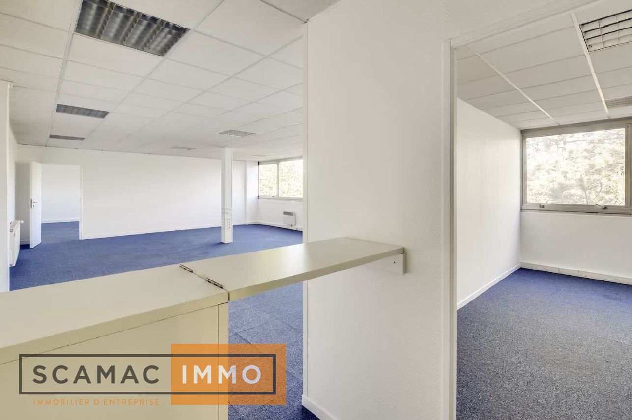 entrepôt de 2&nbsp;400m², Courcouronnes (Essonne)