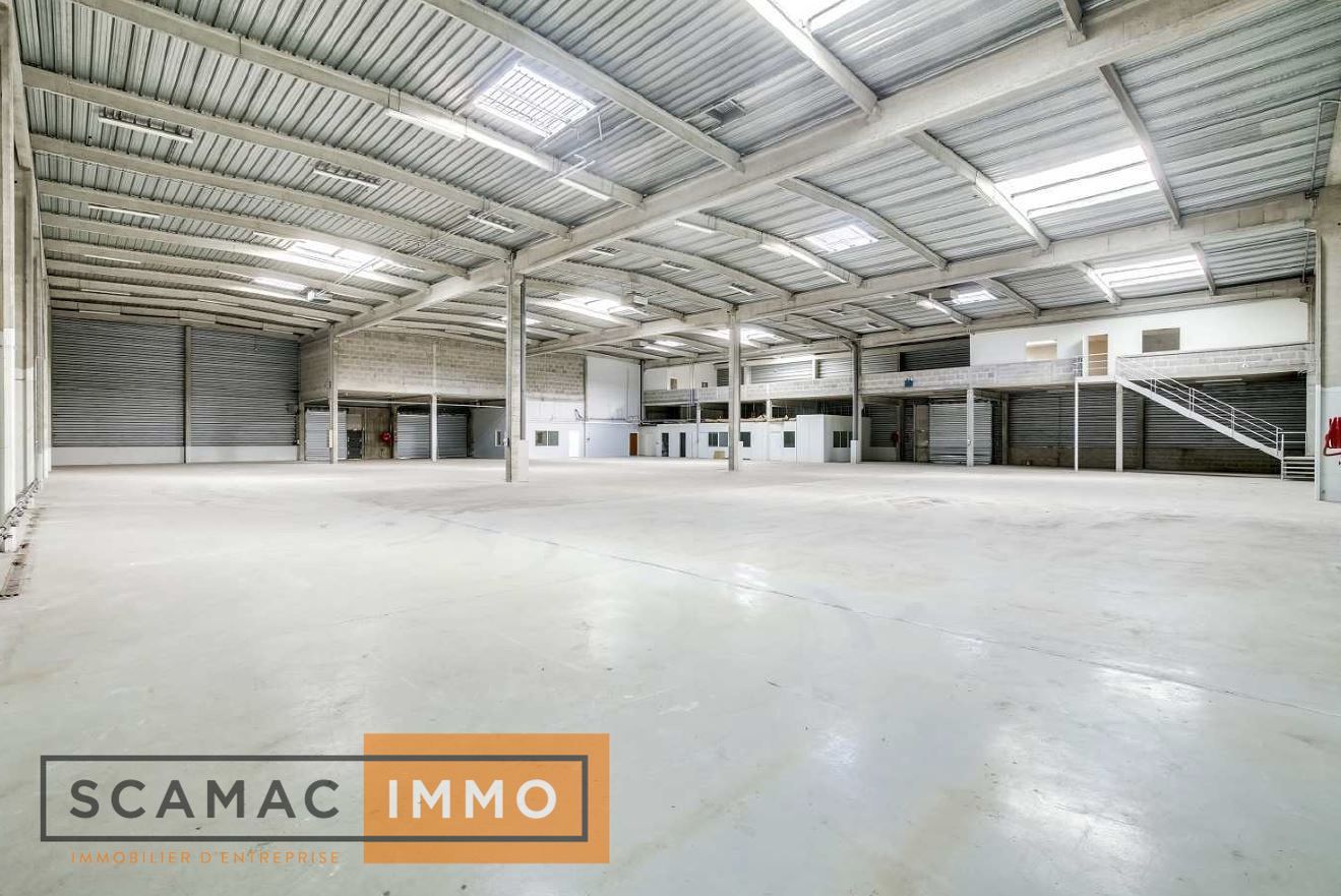 entrepôt de 2&nbsp;400m², Courcouronnes (Essonne)