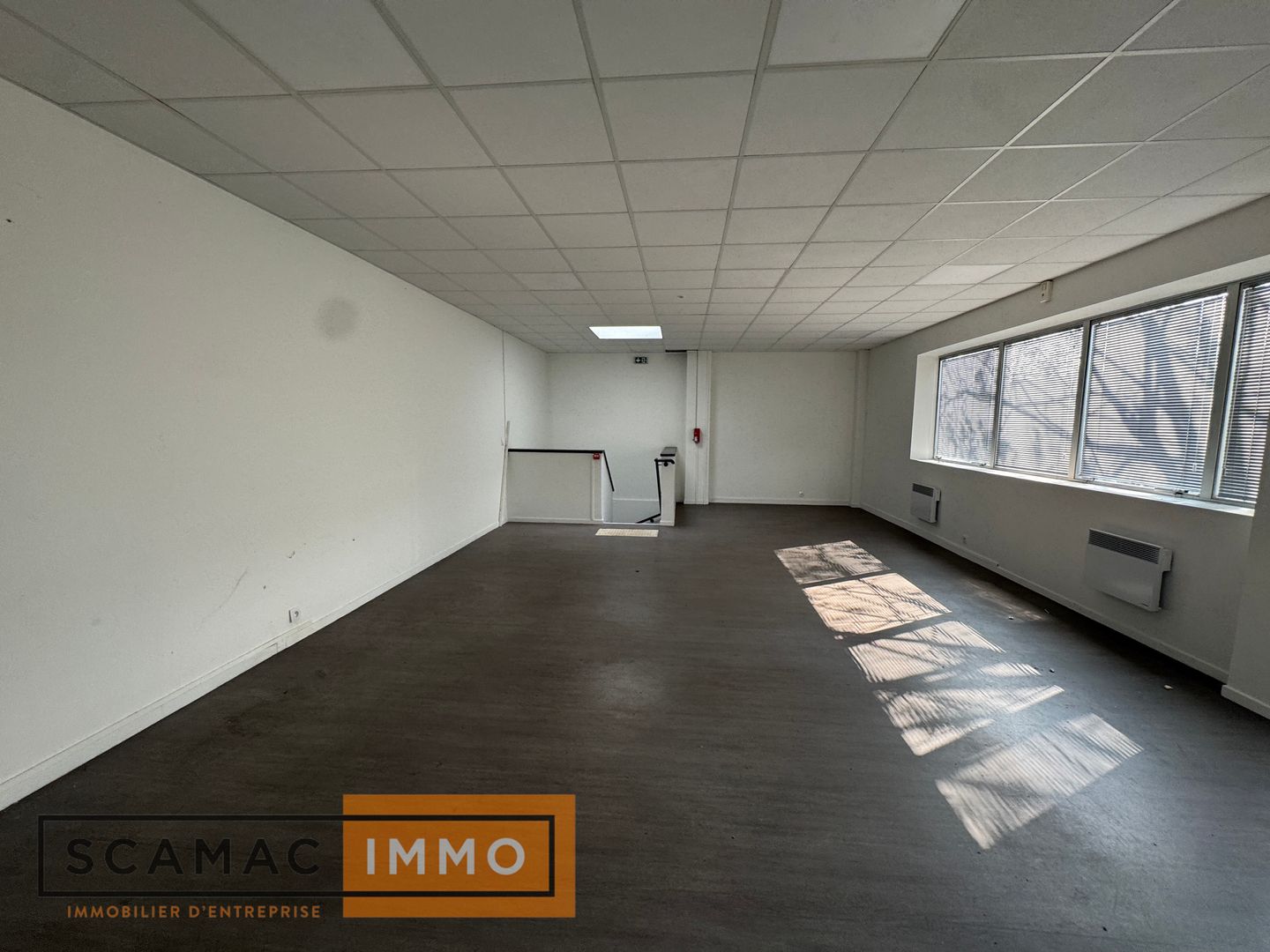 local d'activités de 1&nbsp;400m², Tigery (Essonne)