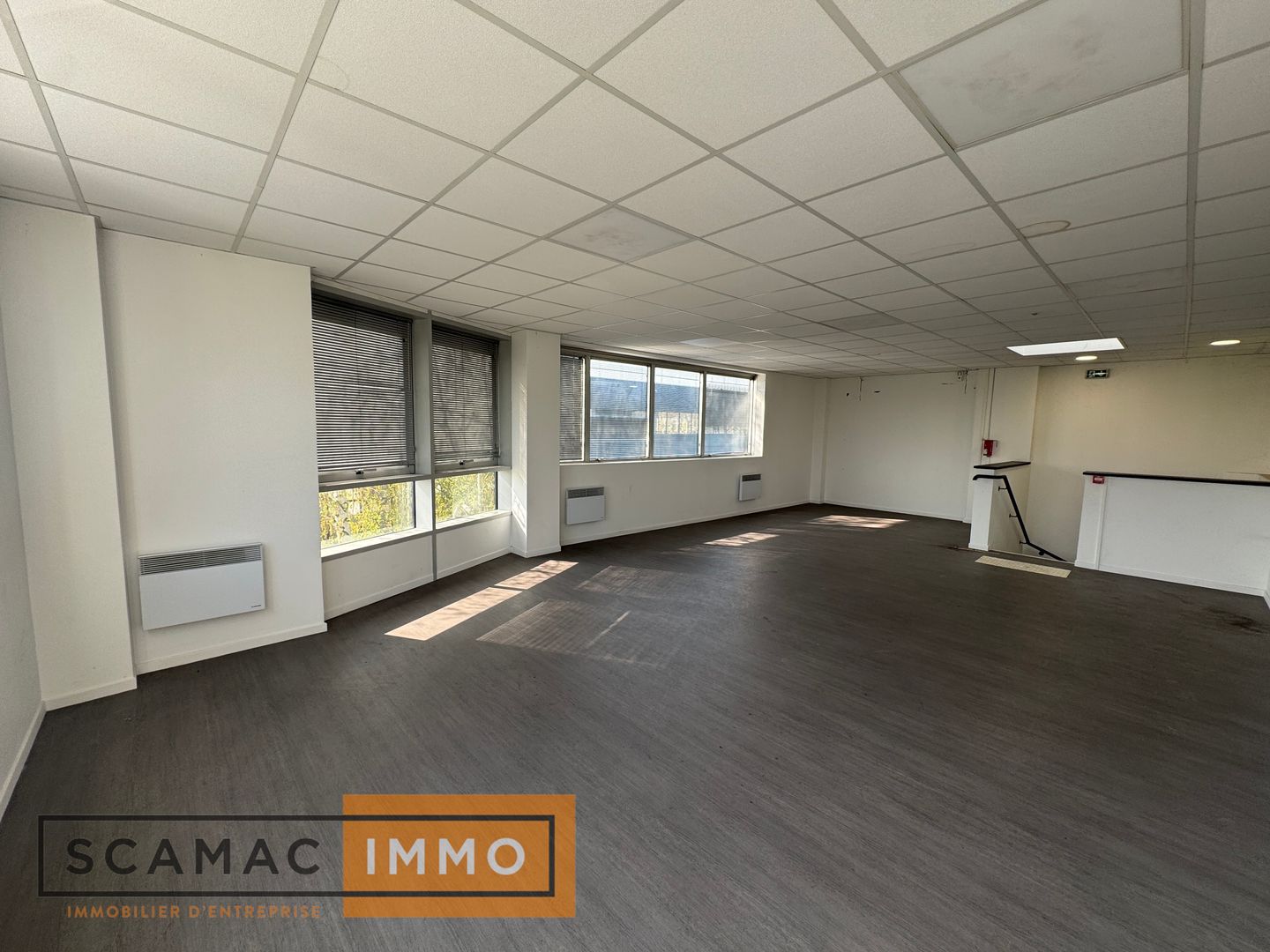 local d'activités de 1&nbsp;400m², Tigery (Essonne)