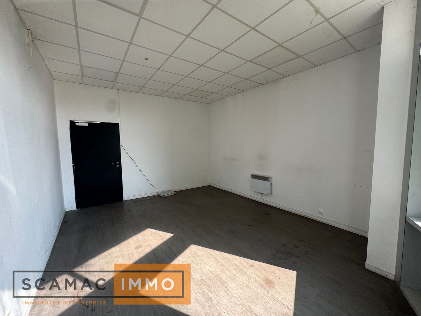 local d'activités de 1&nbsp;400m², Tigery (Essonne)