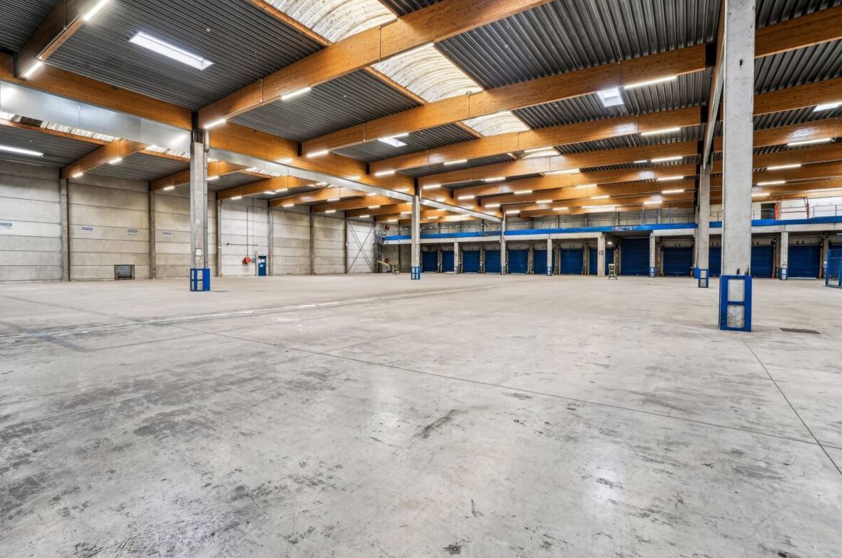 entrepôt de 3 250m², Saint-Thibault-des-Vignes (Seine-et-Marne)