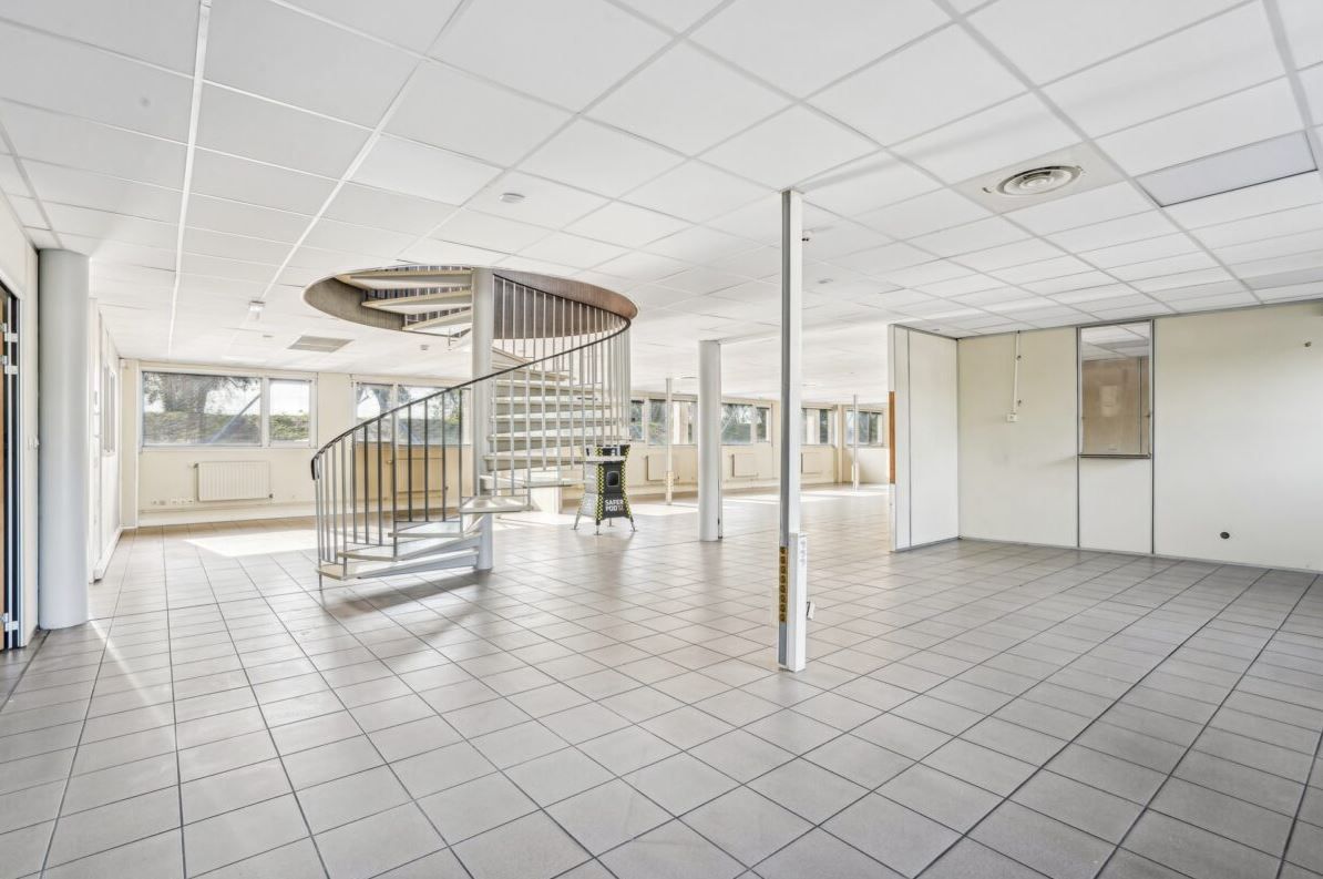entrepôt de 3 250m², Saint-Thibault-des-Vignes (Seine-et-Marne)