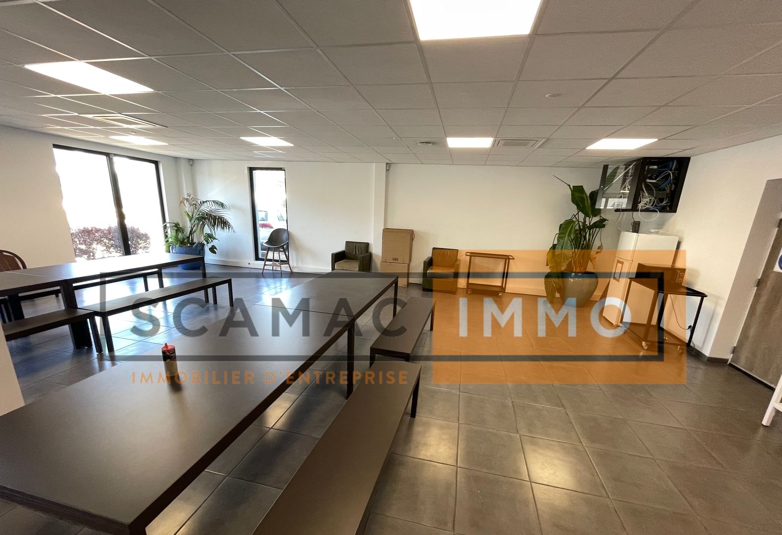 local d'activités de 1 108m², Collégien (Seine-et-Marne)