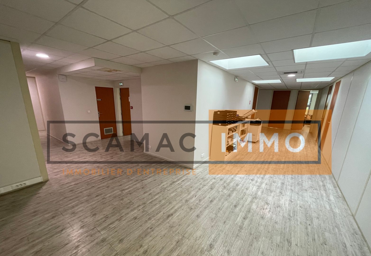 locaux mixtes de 1 375m², Torcy (Seine-et-Marne)