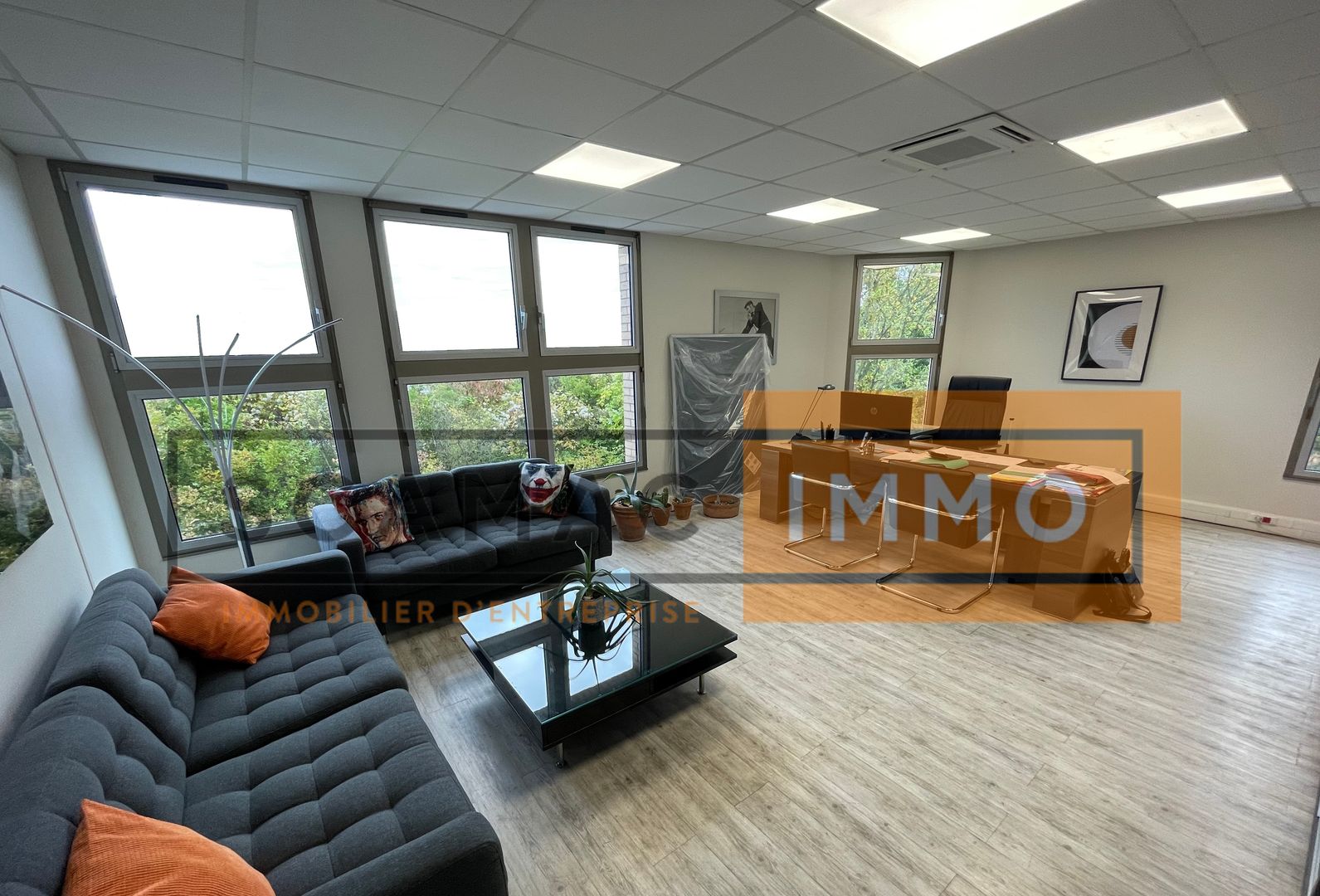 locaux mixtes de 1 375m², Torcy (Seine-et-Marne)