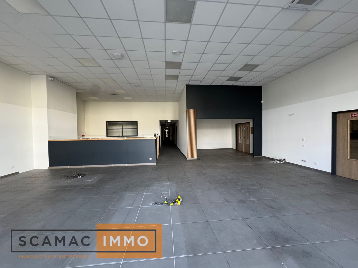 entrepôt de 1&nbsp;200m², Corbeil-Essonnes (Essonne)