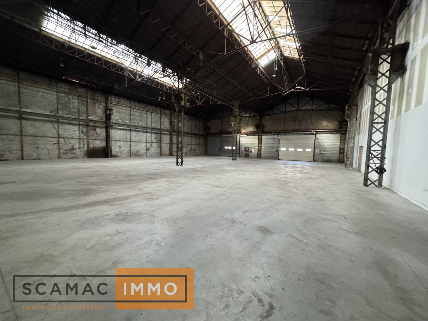 entrepôt de 1&nbsp;200m², Corbeil-Essonnes (Essonne)