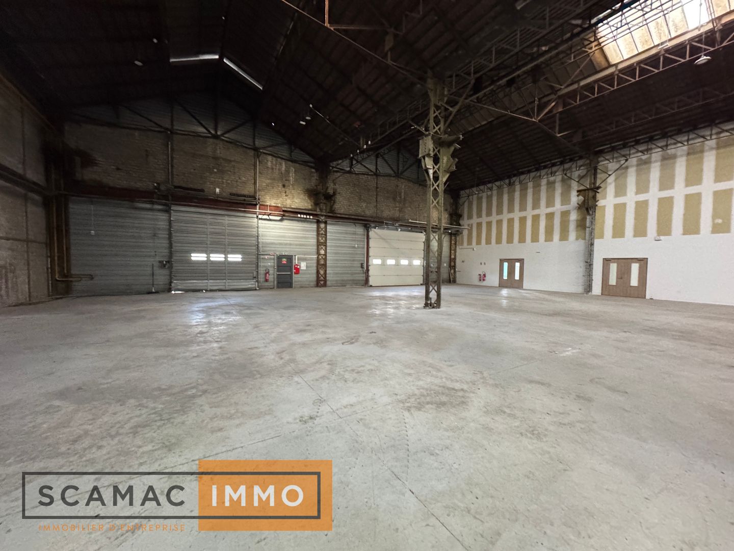 entrepôt de 1&nbsp;200m², Corbeil-Essonnes (Essonne)