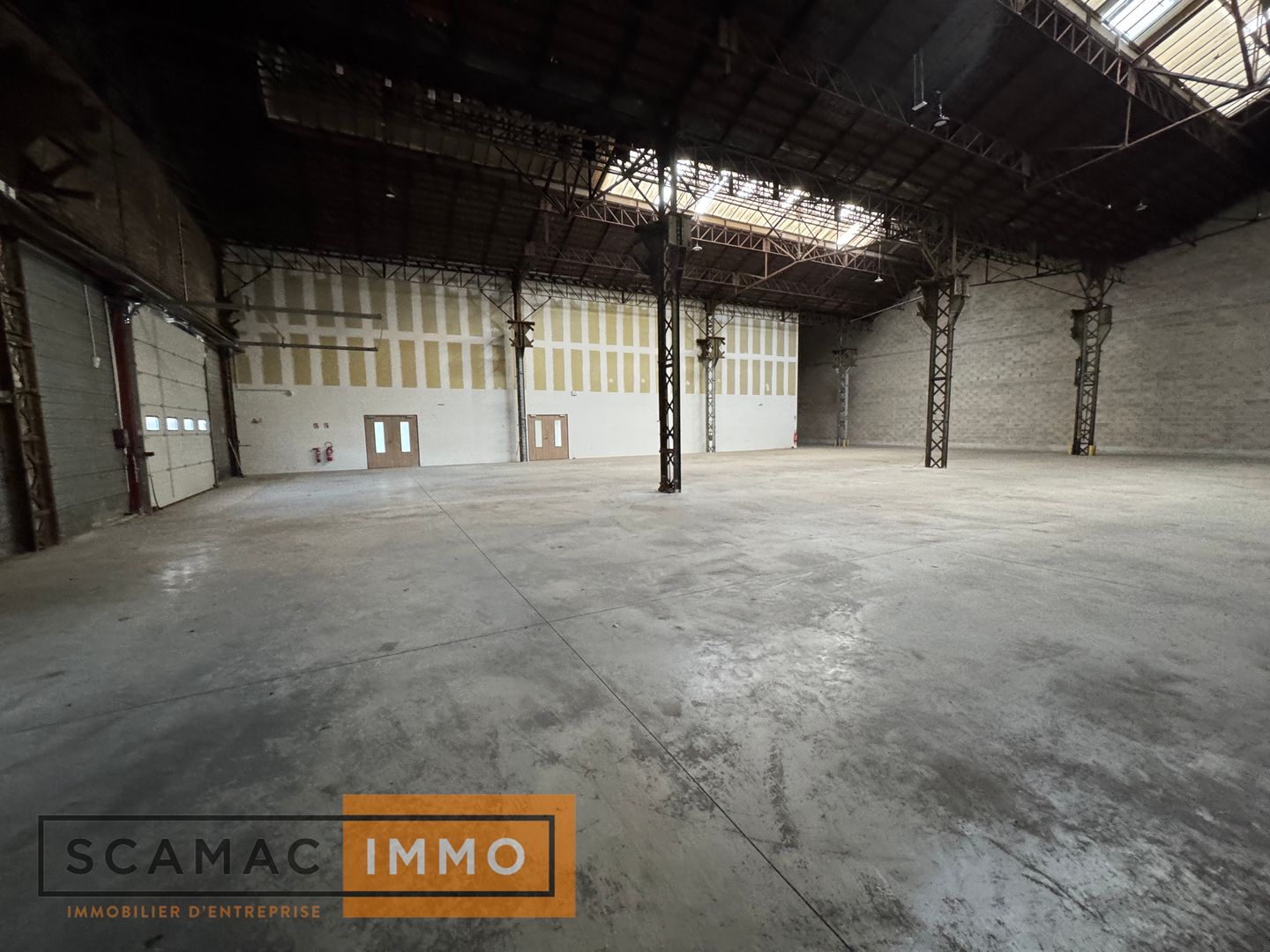 entrepôt de 1&nbsp;200m², Corbeil-Essonnes (Essonne)