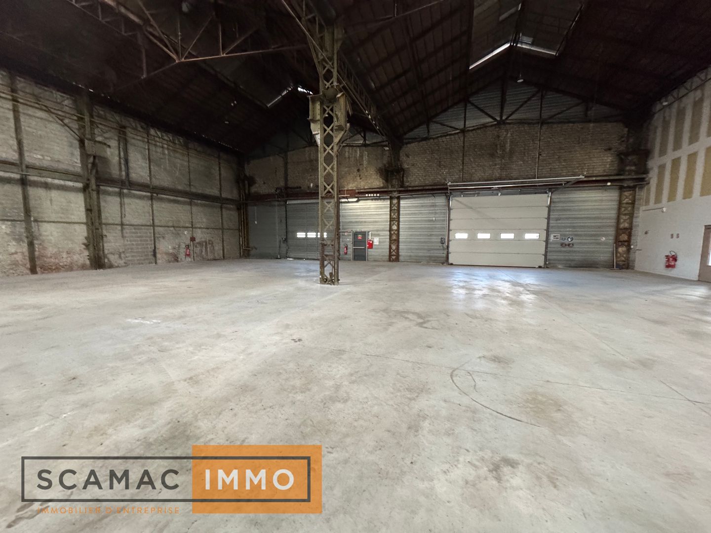 entrepôt de 1&nbsp;200m², Corbeil-Essonnes (Essonne)