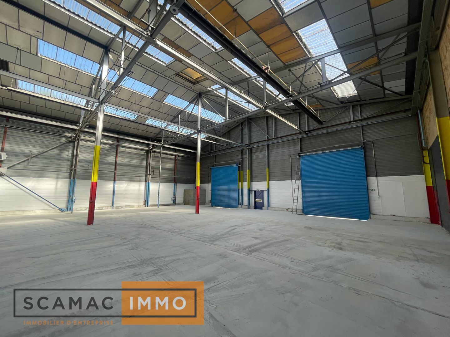 entrepôt de 1 600m², Corbeil-Essonnes (Essonne)