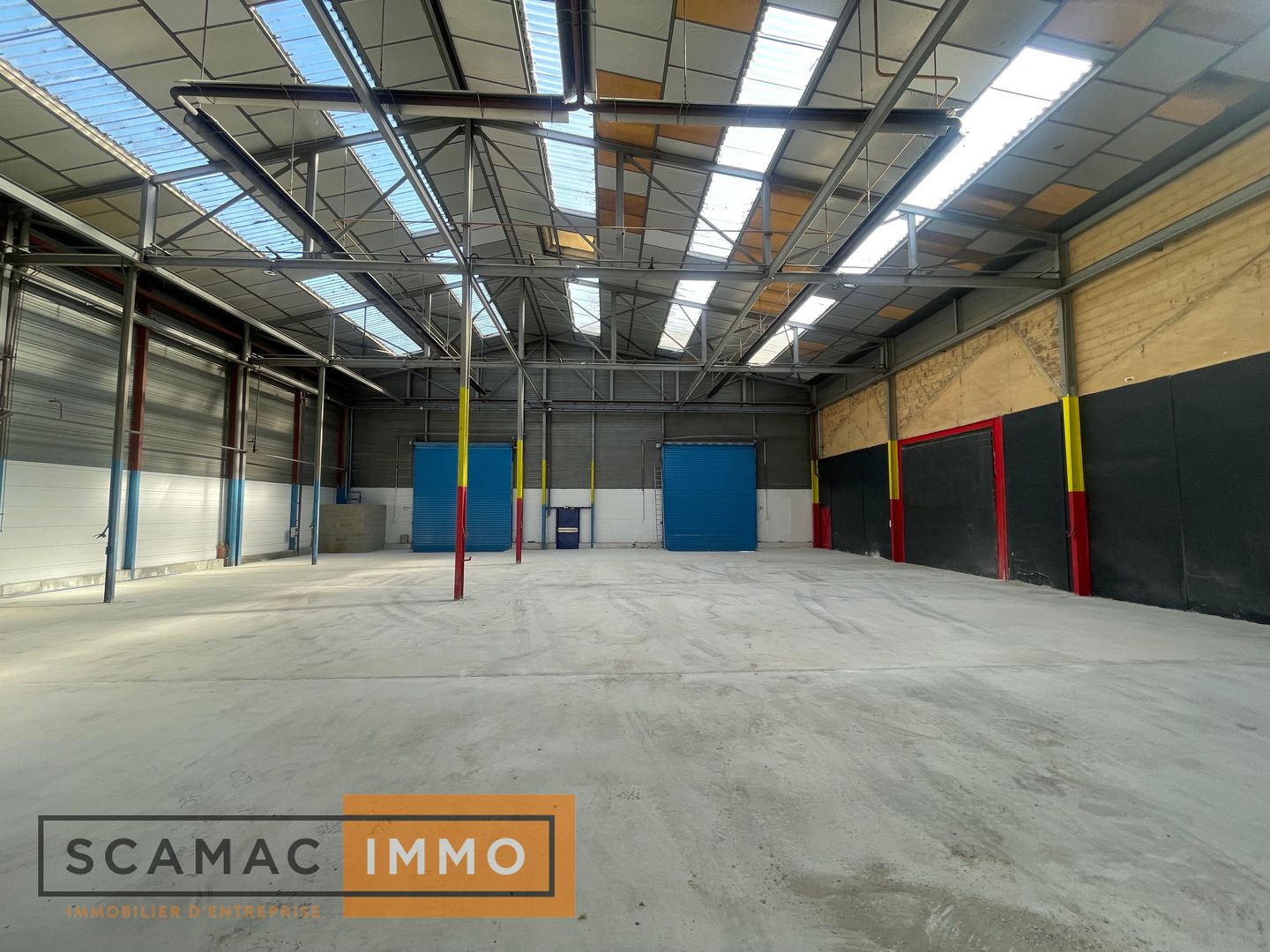 entrepôt de 1 600m², Corbeil-Essonnes (Essonne)