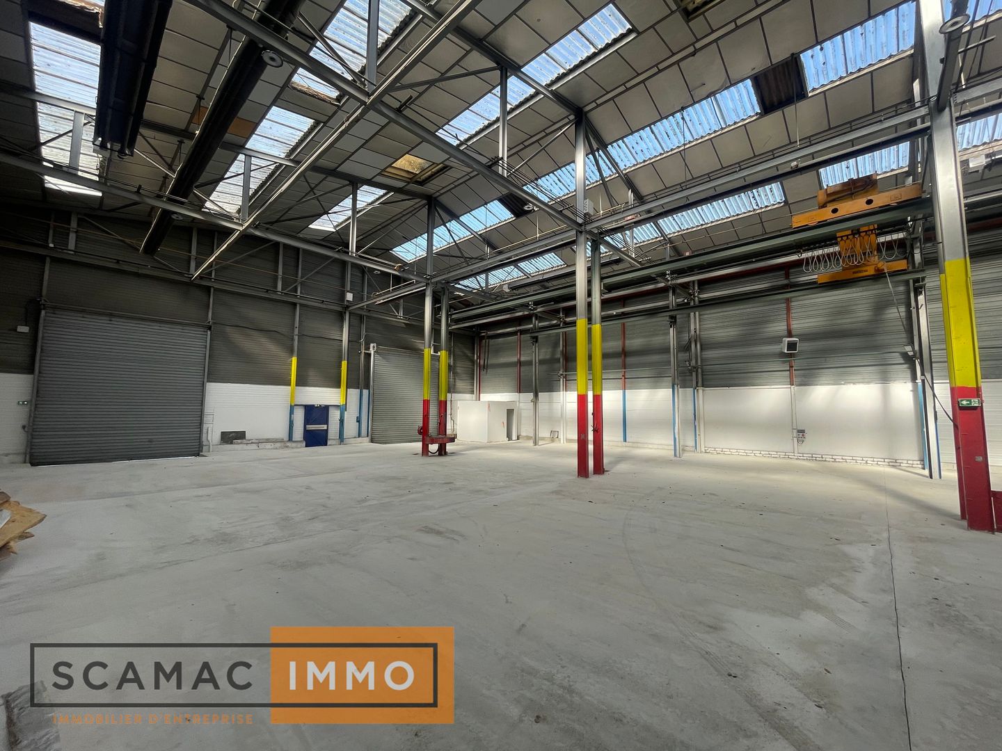 entrepôt de 1 600m², Corbeil-Essonnes (Essonne)