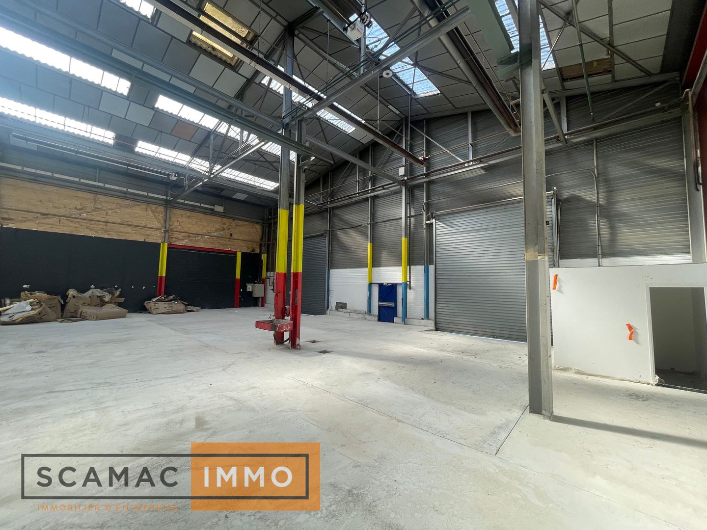entrepôt de 1 600m², Corbeil-Essonnes (Essonne)