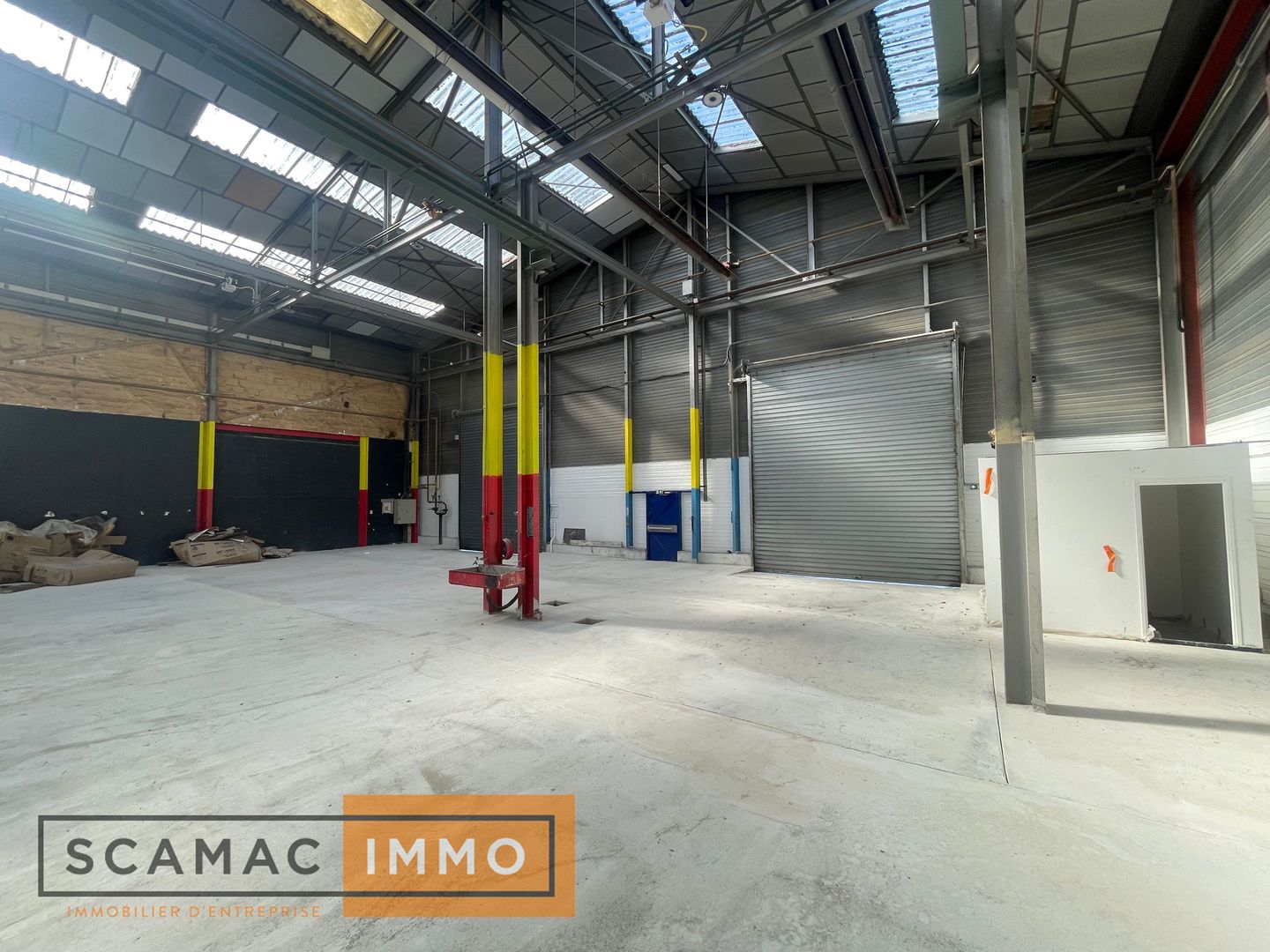 entrepôt de 1 600m², Corbeil-Essonnes (Essonne)