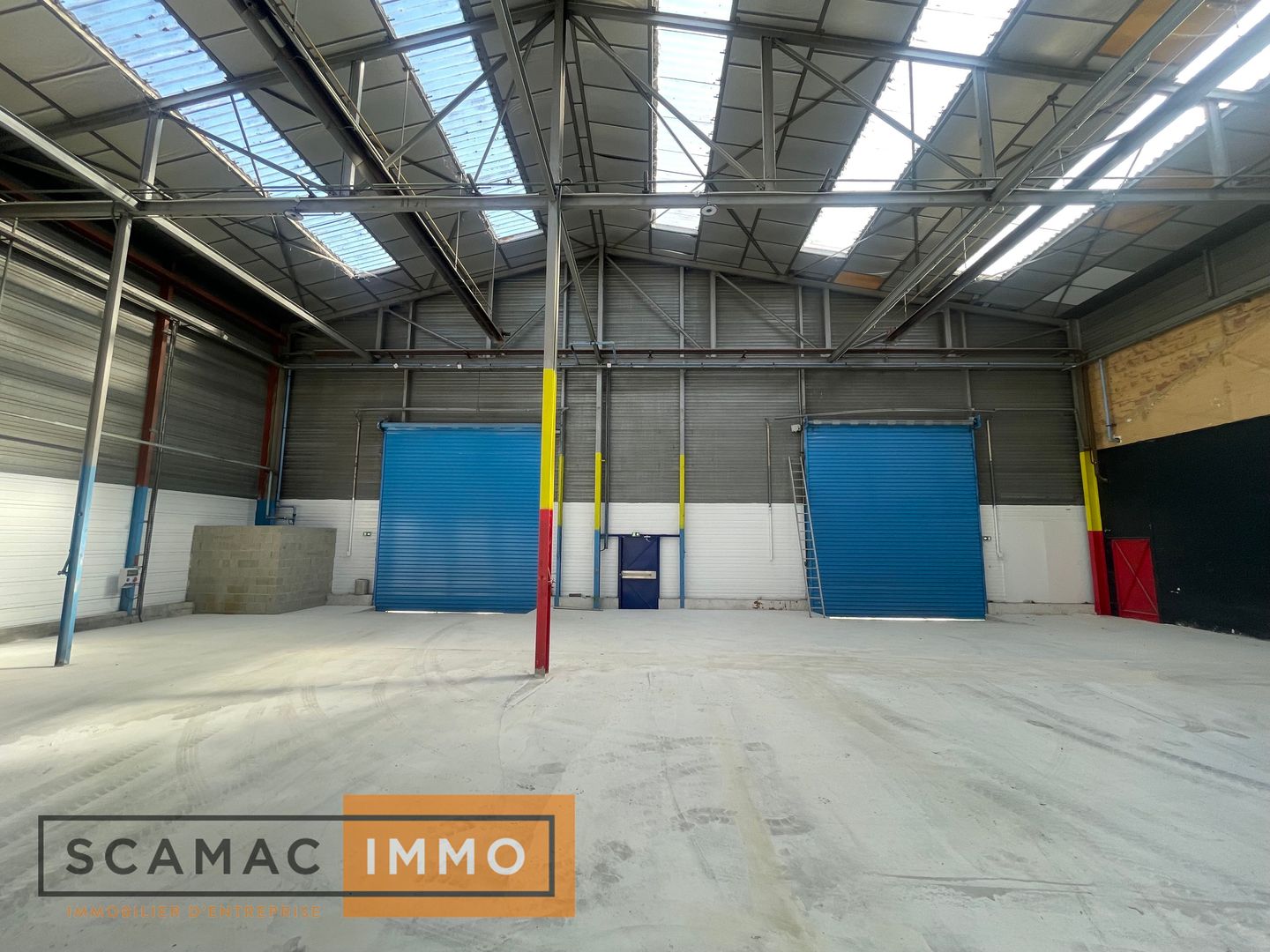 entrepôt de 1 600m², Corbeil-Essonnes (Essonne)