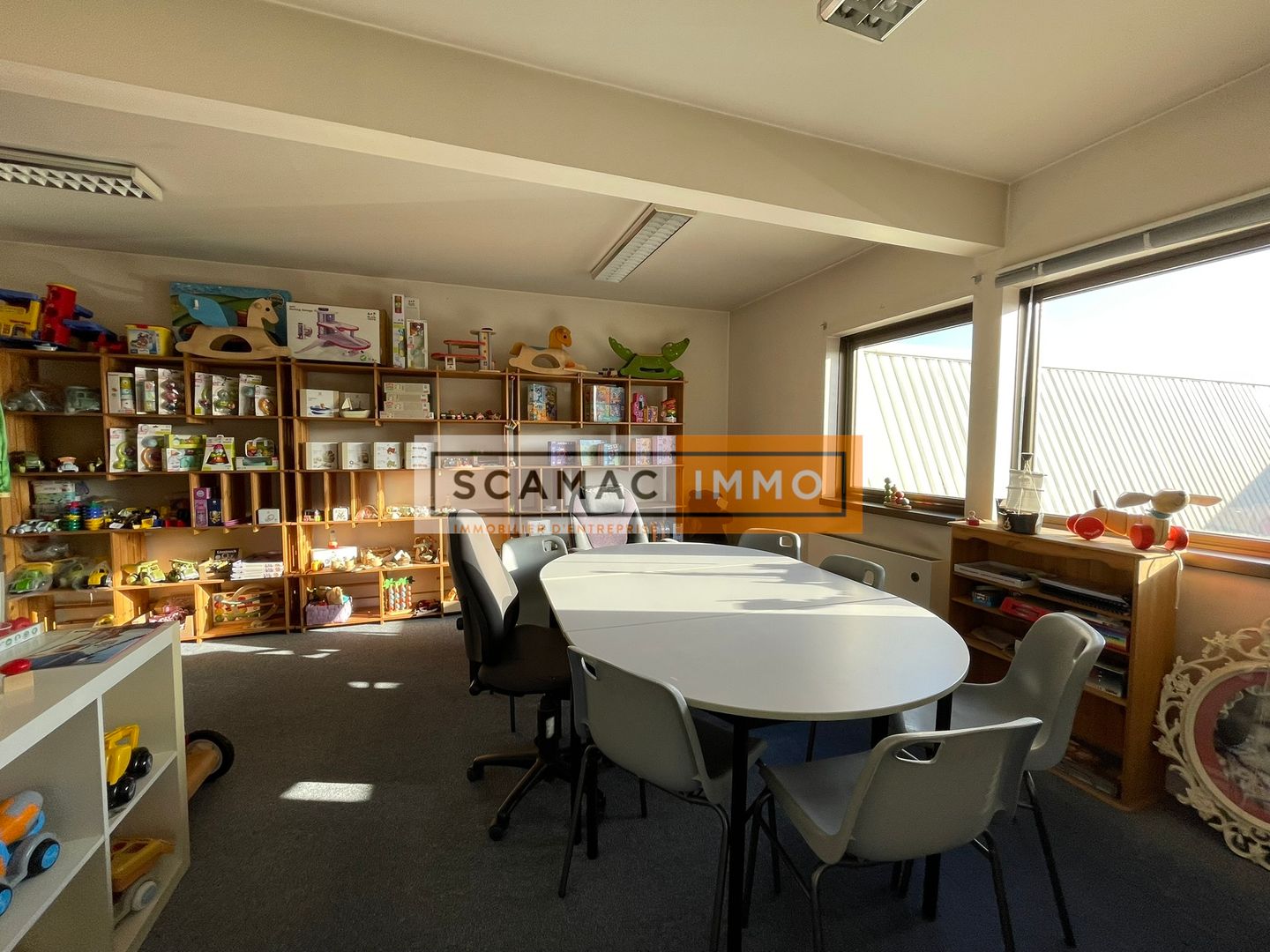 entrepôt de 965m², L'Hay-les-Roses (Val-de-Marne)