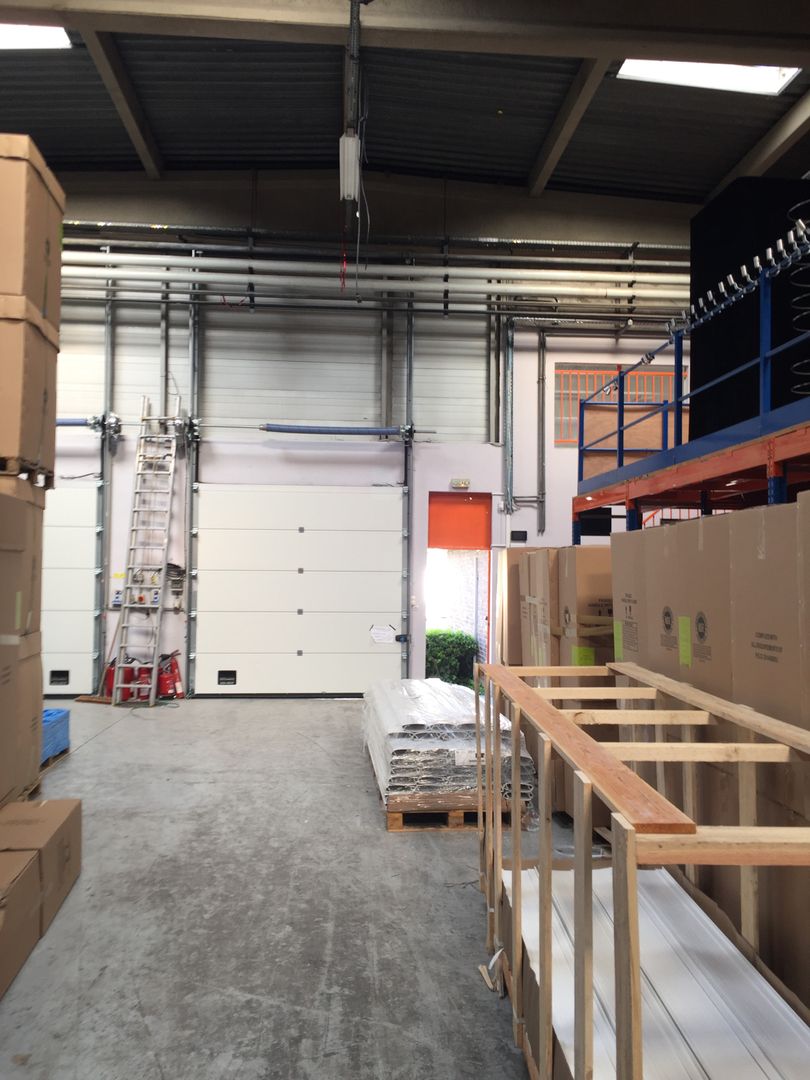entrepôt de 1&nbsp;100m², L'Hay-les-Roses (Val-de-Marne)